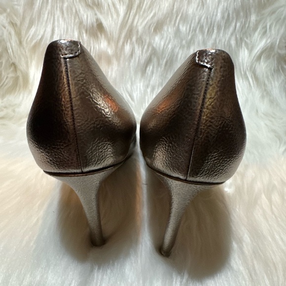 Nine West Silver Heels Elegant Pointed-Toe Pumps - Picture 3 of 9